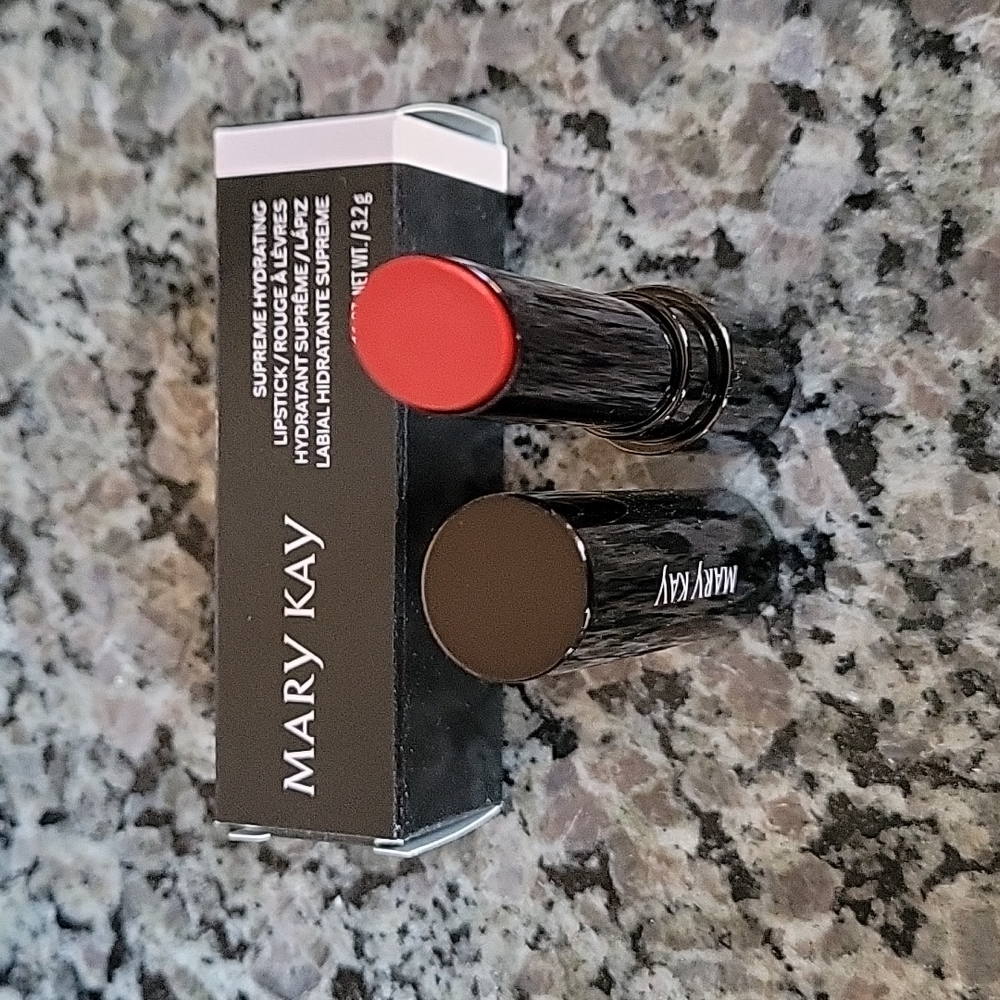 Mary Kay Supreme Hydrating Lipstick 💄 in Rockstar Red